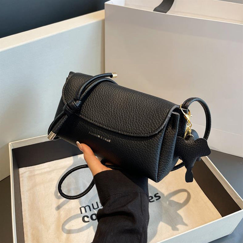 High end mote crossbody-veske for kvinner med elefantanheng