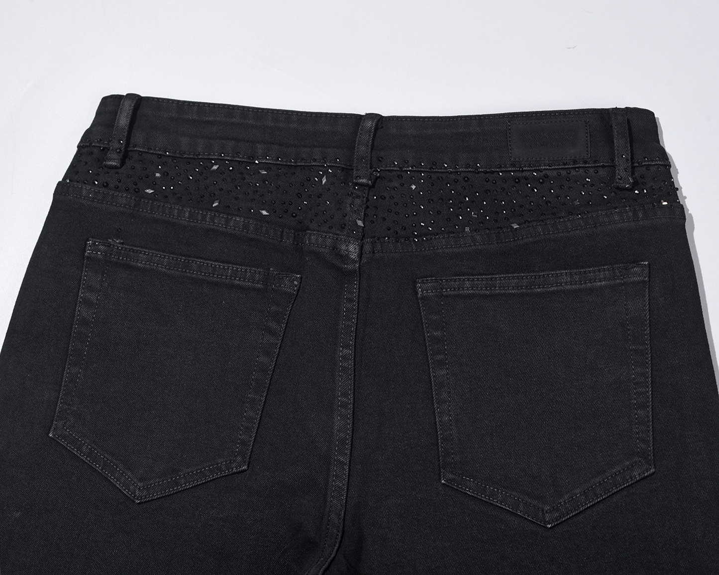 Slim-fit jeans i svart denim med strasspynt