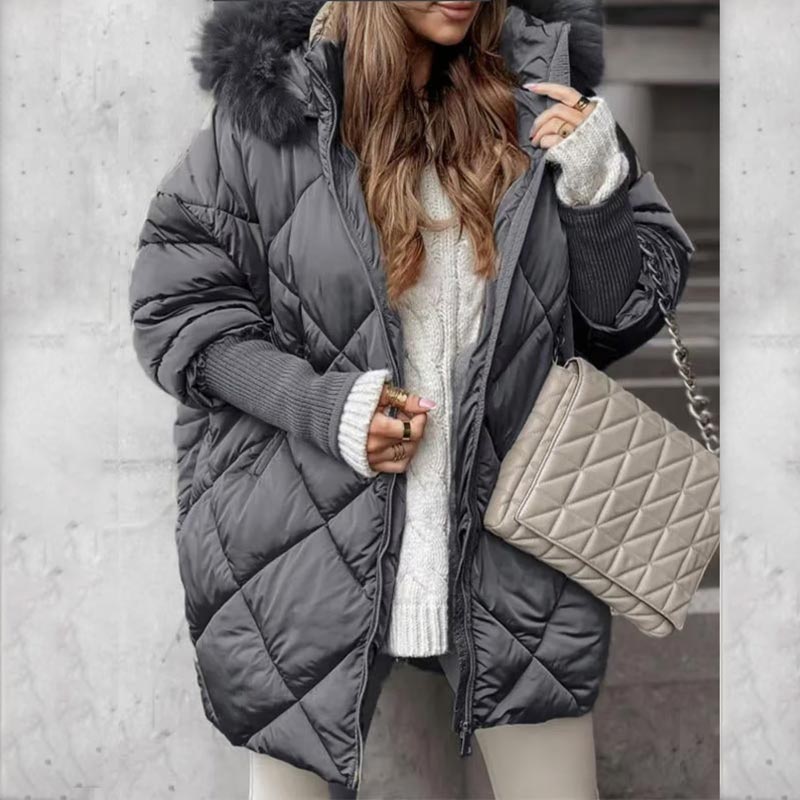 【Gratis levering】❄️Vinterspesialtilbud❄️ Midtlang parkasjakke for kvinner med strikkede ermer og lappeteppe