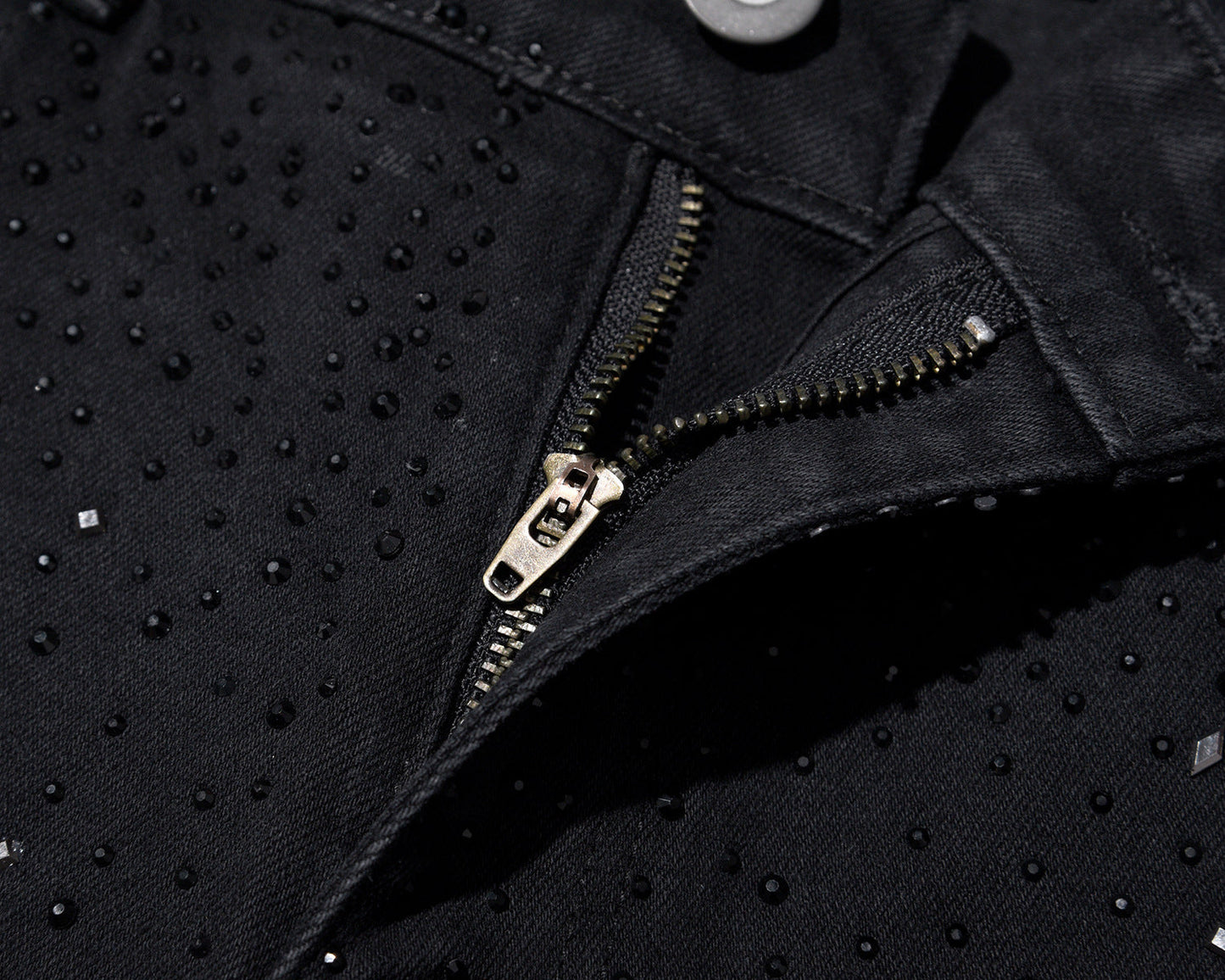 Slim-fit jeans i svart denim med strasspynt