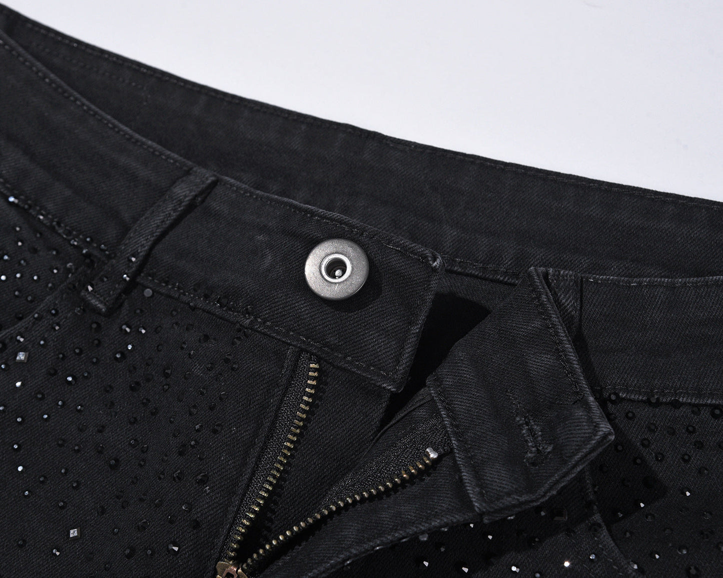 Slim-fit jeans i svart denim med strasspynt