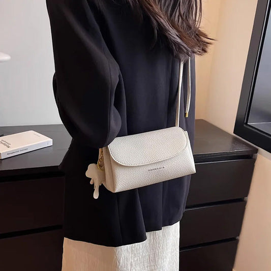High end mote crossbody-veske for kvinner med elefantanheng