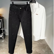Slim-fit jeans i svart denim med strasspynt