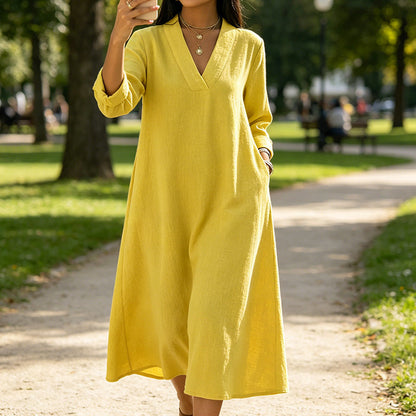 🌸☀️ 50 % RABATT! Kjole i bomull og lin med V-hals – Kul og elegant