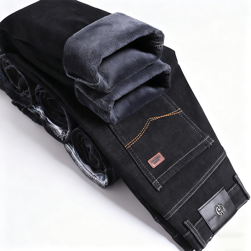Varme rette jeans for menn med fôr